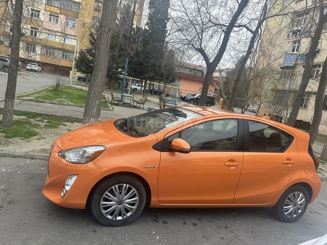 Toyota Prius C 2015, 292,901 km - 1.5 l - Bakı