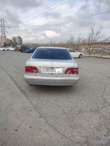 Mercedes E 240 1999, 352,000 km - 2.4 l - Bakı
