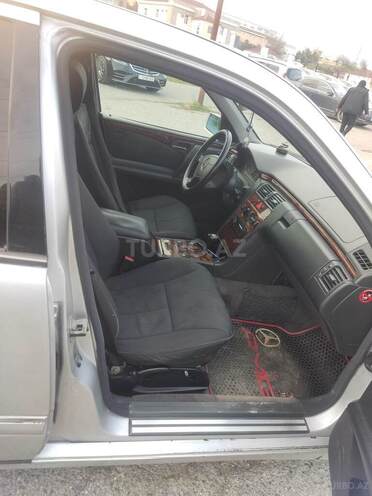 Mercedes E 240 1999, 352,000 km - 2.4 l - Bakı