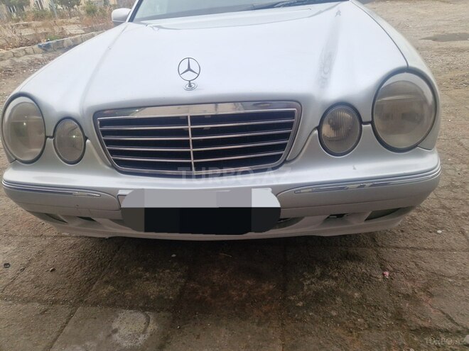 Mercedes E 200 2000, 551,000 km - 2.0 l - Naftalan
