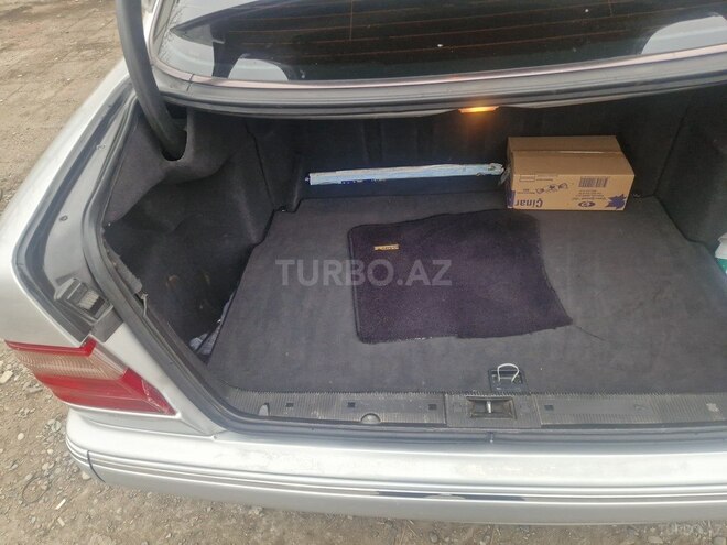 Mercedes E 200 2000, 551,000 km - 2.0 l - Naftalan