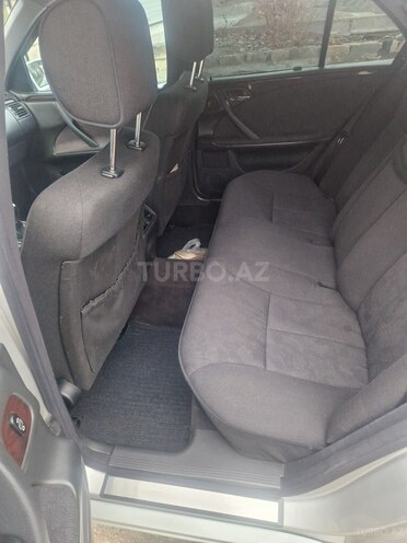 Mercedes E 200 2000, 551,000 km - 2.0 l - Naftalan