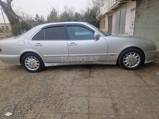 Mercedes E 200 2000, 551,000 km - 2.0 l - Naftalan