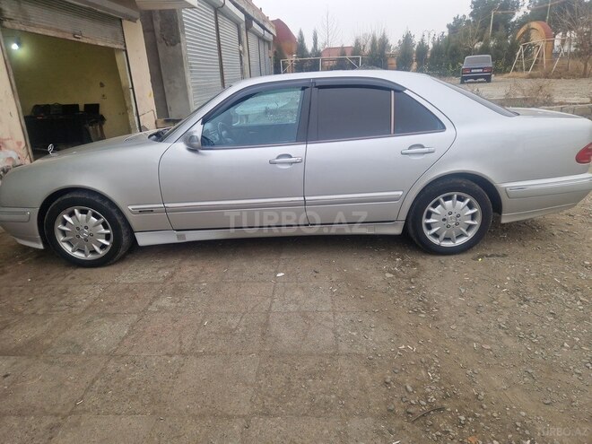 Mercedes E 200 2000, 551,000 km - 2.0 l - Naftalan