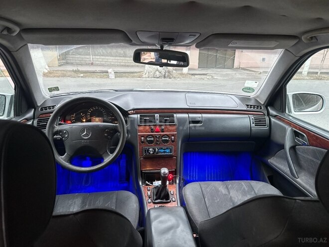Mercedes E 200 2000, 276,852 km - 2.0 l - Göyçay