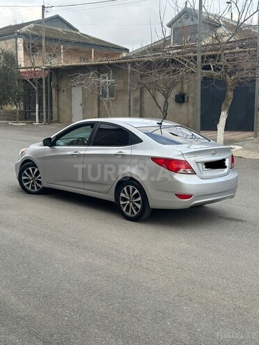 Hyundai Accent-2