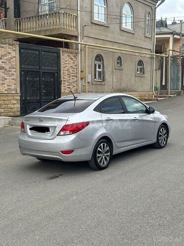 Hyundai Accent-7
