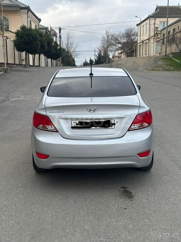 Hyundai Accent-6