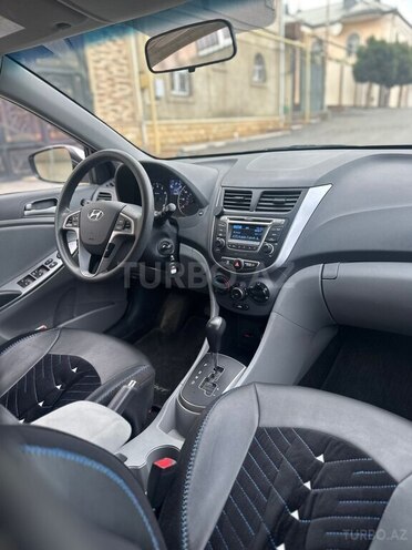 Hyundai Accent-14