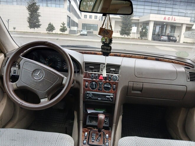 Mercedes C 200 1999, 425,805 km - 2.0 л - Sabirabad
