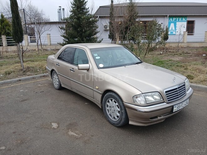 Mercedes C 200 1999, 425,805 km - 2.0 л - Sabirabad