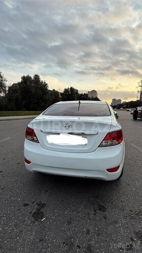 Hyundai Accent-2