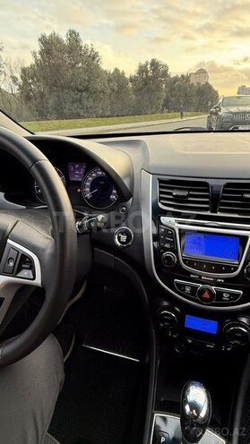 Hyundai Accent-10