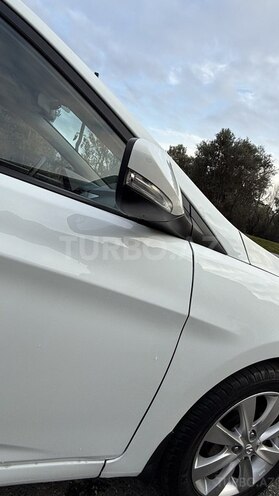 Hyundai Accent-7