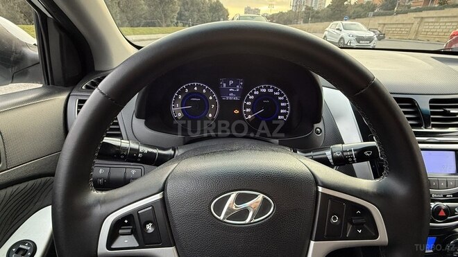 Hyundai Accent-3