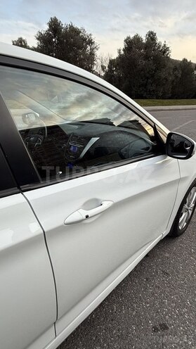 Hyundai Accent-6