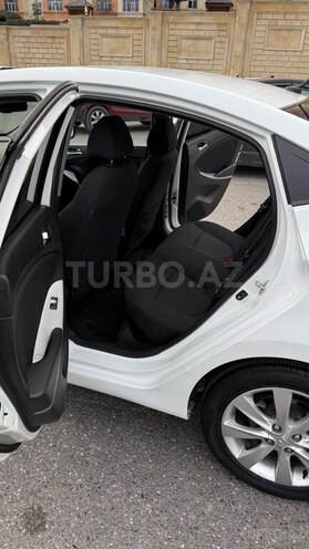 Hyundai Accent-9