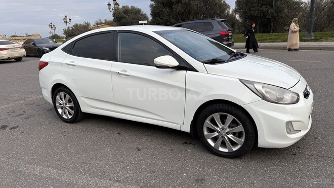 Hyundai Accent-5