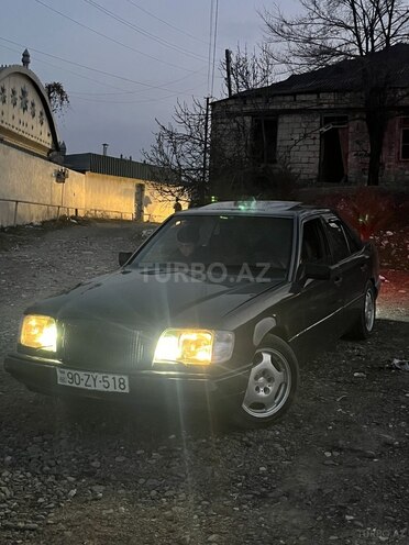 Mercedes E 220 1994, 300,000 km - 2.2 l - Qazax