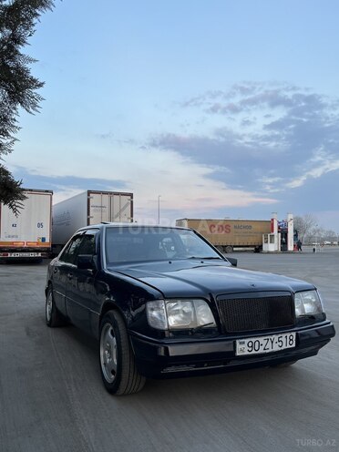 Mercedes E 220 1994, 300,000 km - 2.2 l - Qazax