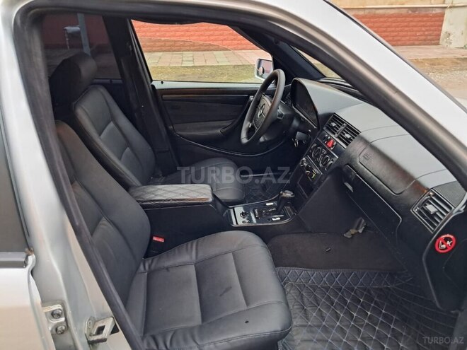 Mercedes E 220 d 1999, 156,000 km - 2.2 l - Qazax