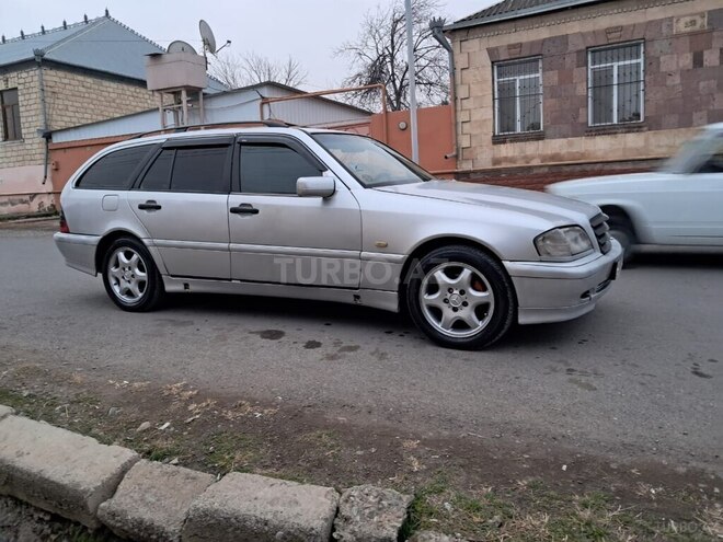 Mercedes E 220 d 1999, 156,000 km - 2.2 l - Qazax