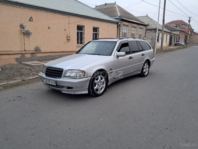Mercedes E 220 d 1999, 156,000 km - 2.2 l - Qazax