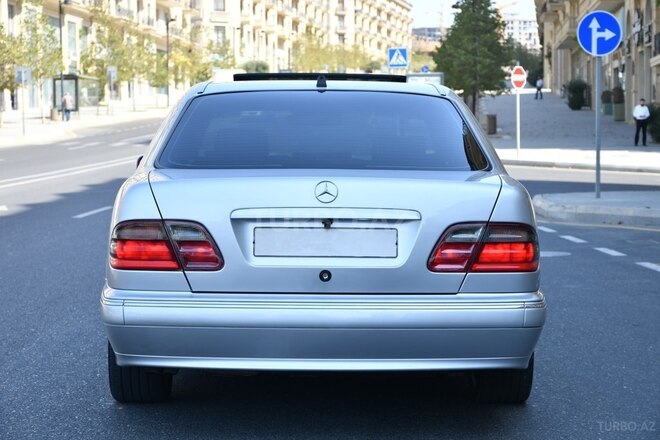 Mercedes E 220 d-5