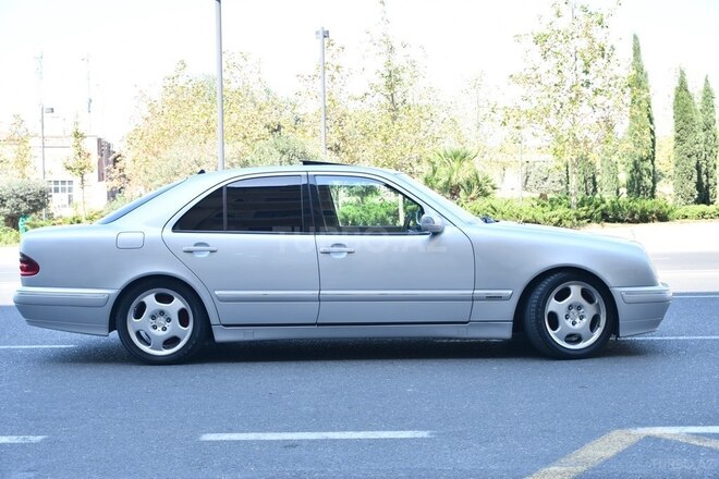 Mercedes E 220 d-4