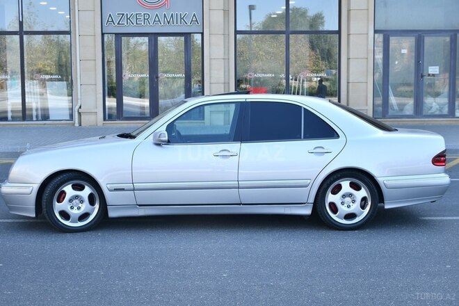 Mercedes E 220 d-6