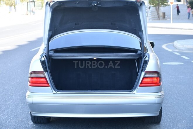 Mercedes E 220 d-7