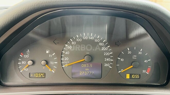 Mercedes E 220 d-13