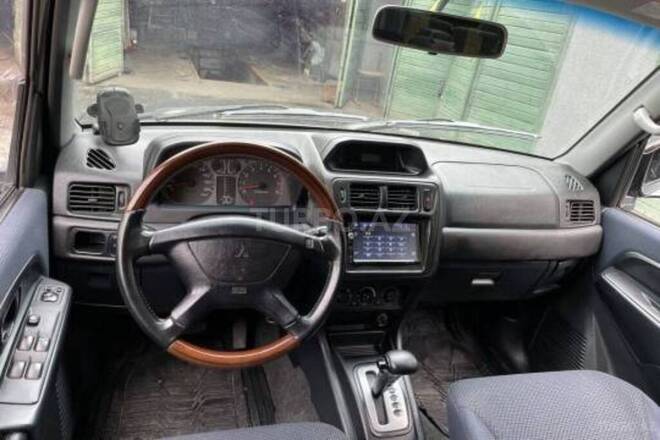 Mitsubishi Pajero io-8