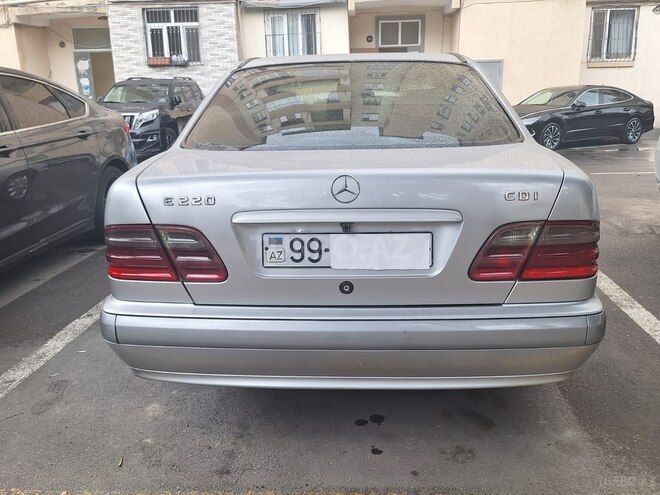 Mercedes E 220 d 2000, 386,000 km - 2.2 л - Bakı