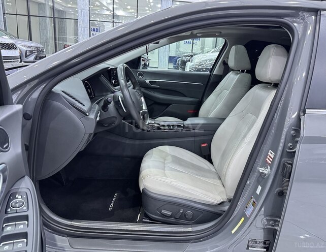 Hyundai Sonata-12