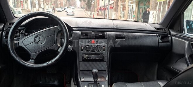 Mercedes E 200 1996, 123,800 km - 2.0 l - Qazax