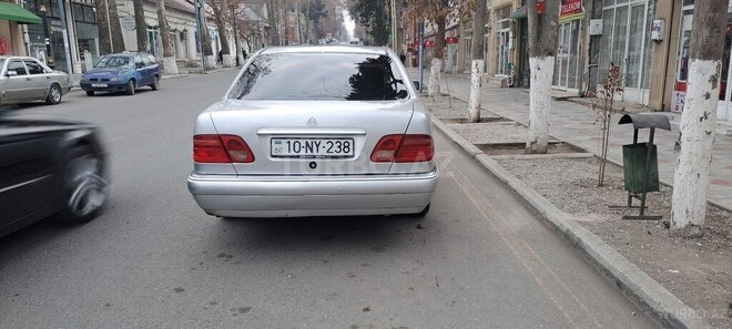 Mercedes E 200 1996, 123,800 km - 2.0 l - Qazax