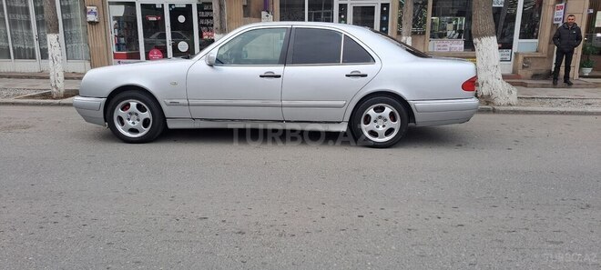 Mercedes E 200 1996, 123,800 km - 2.0 l - Qazax