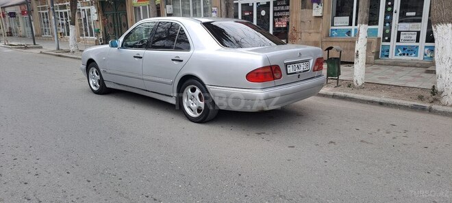 Mercedes E 200 1996, 123,800 km - 2.0 l - Qazax