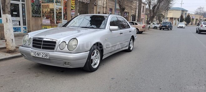 Mercedes E 200 1996, 123,800 km - 2.0 l - Qazax