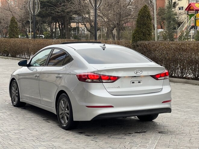 Hyundai Elantra 2017, 130,000 km - 2.0 l - Bakı