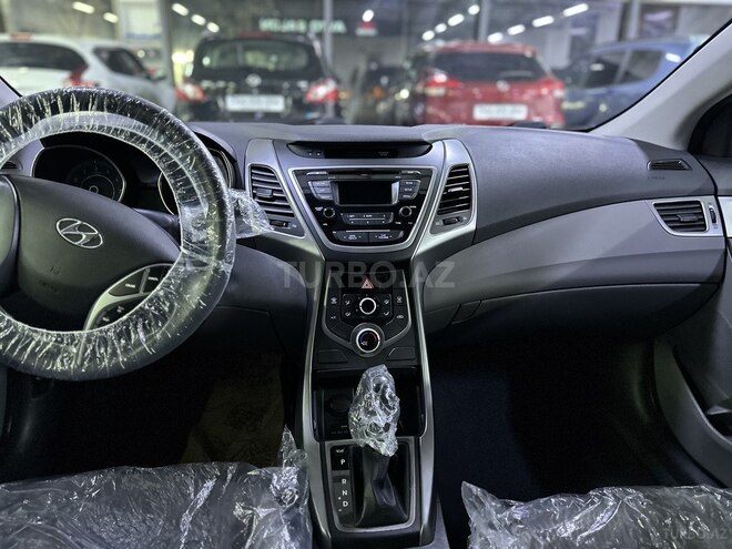 Hyundai Elantra-9