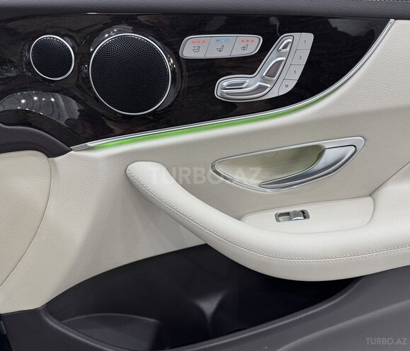 Mercedes E 400 4MATIC-15