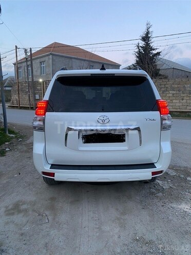 Toyota Land Cruiser Prado-6