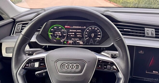 Audi e-tron-10