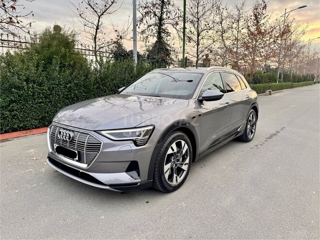 Audi e-tron-6