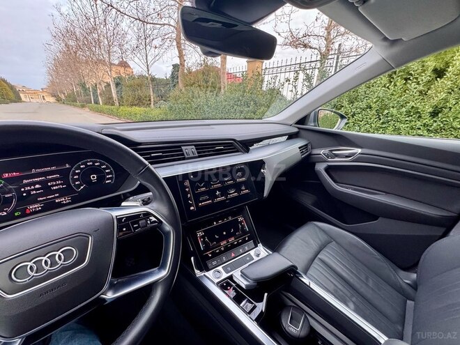 Audi e-tron-7