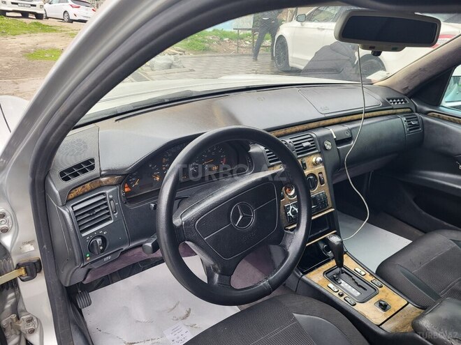 Mercedes E 200 1996, 323,500 km - 2.0 л - Bakı