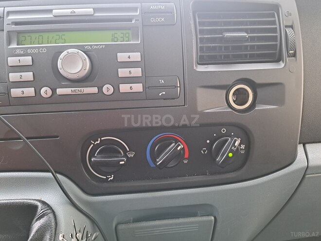 Ford Transit-11