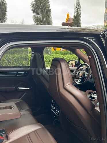 Porsche Cayenne Turbo-13